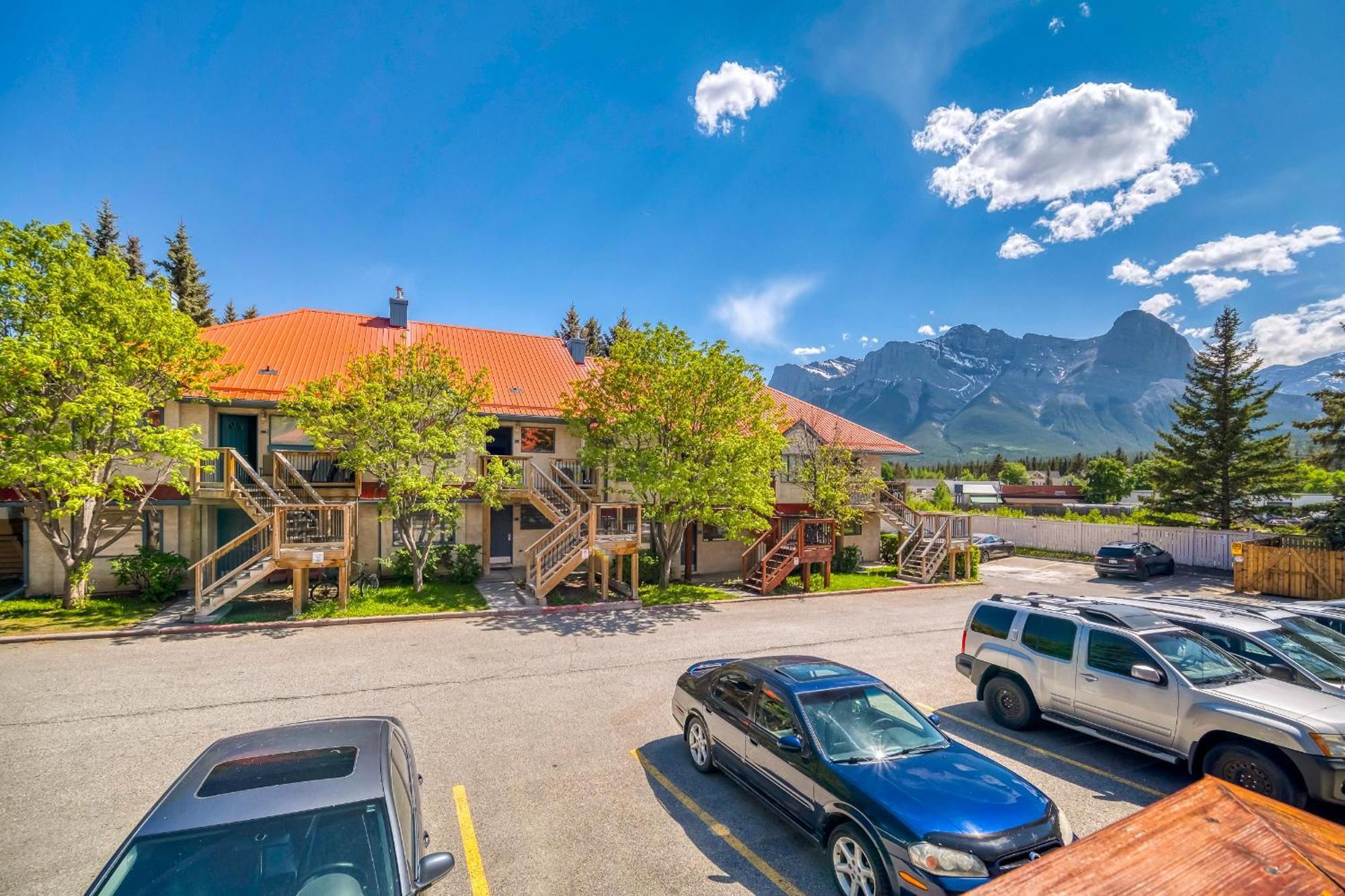 Bow Valley Chalets-entire 2 King Bedrooms Townhouse Aparthotel *