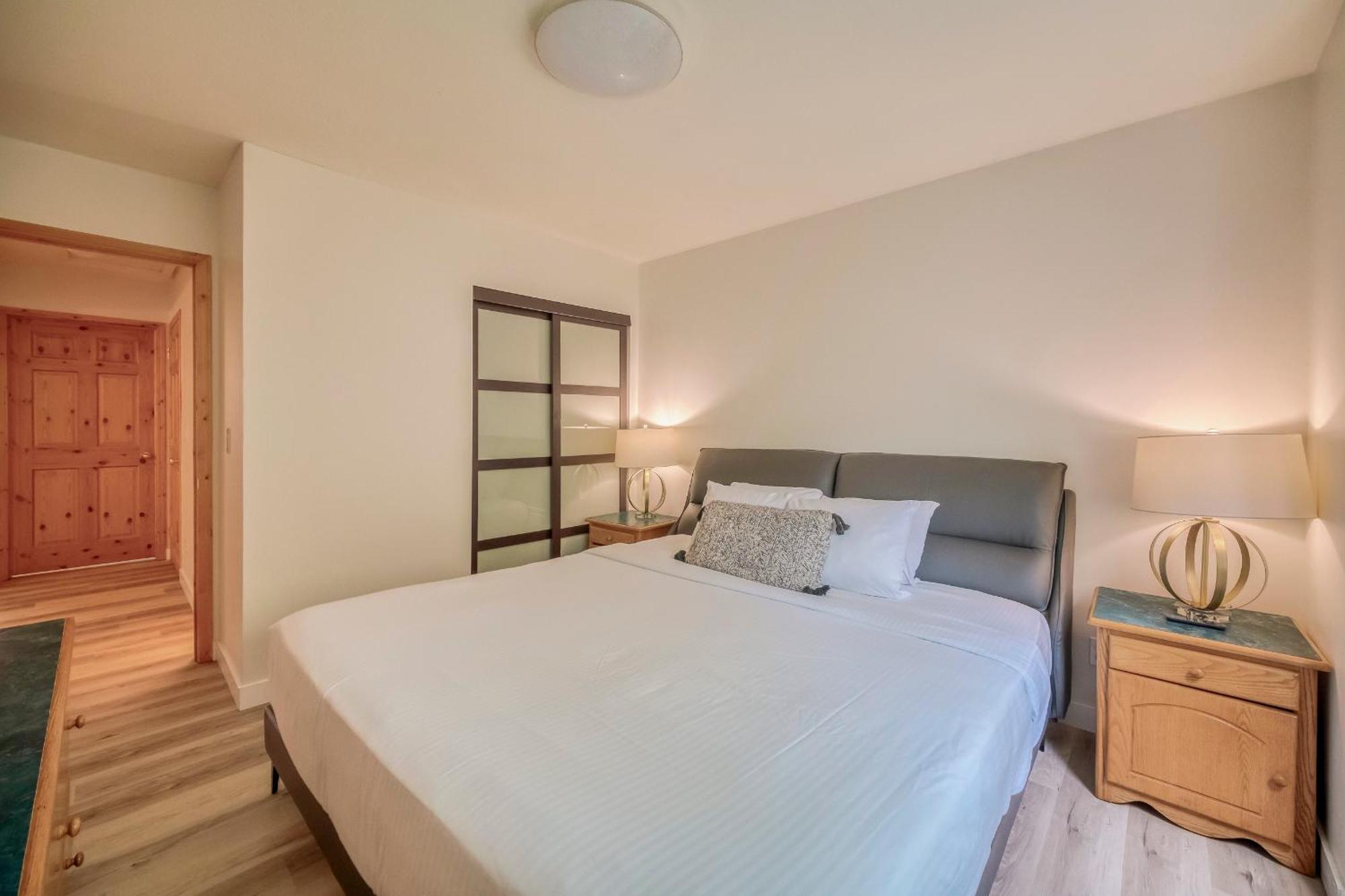 Bow Valley Chalets-entire 2 King Bedrooms Townhouse Aparthotel Canmore