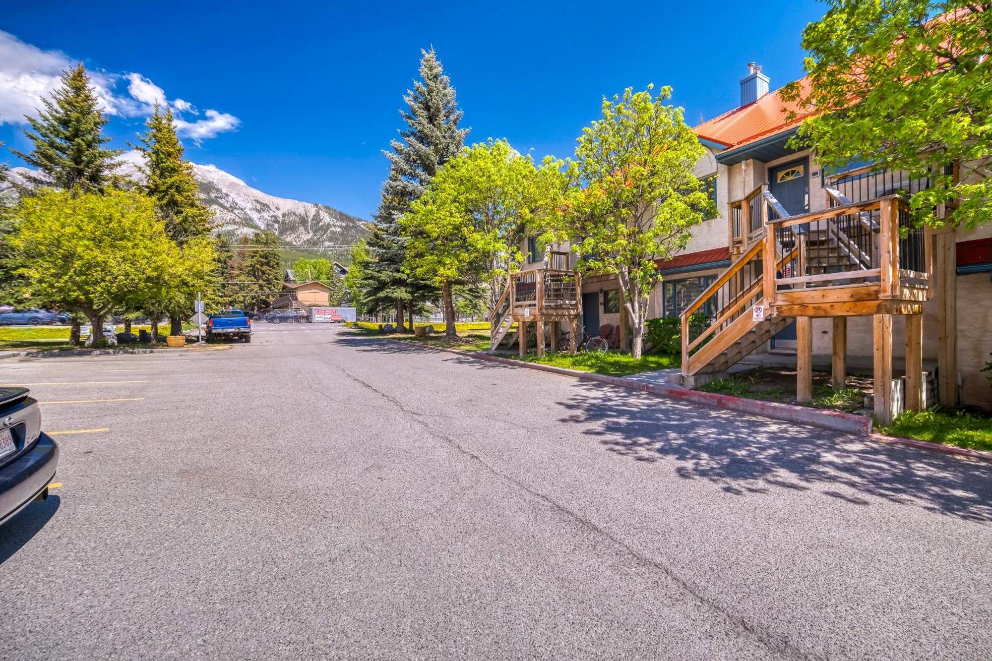 Bow Valley Chalets-entire 2 King Bedrooms Townhouse * Canmore