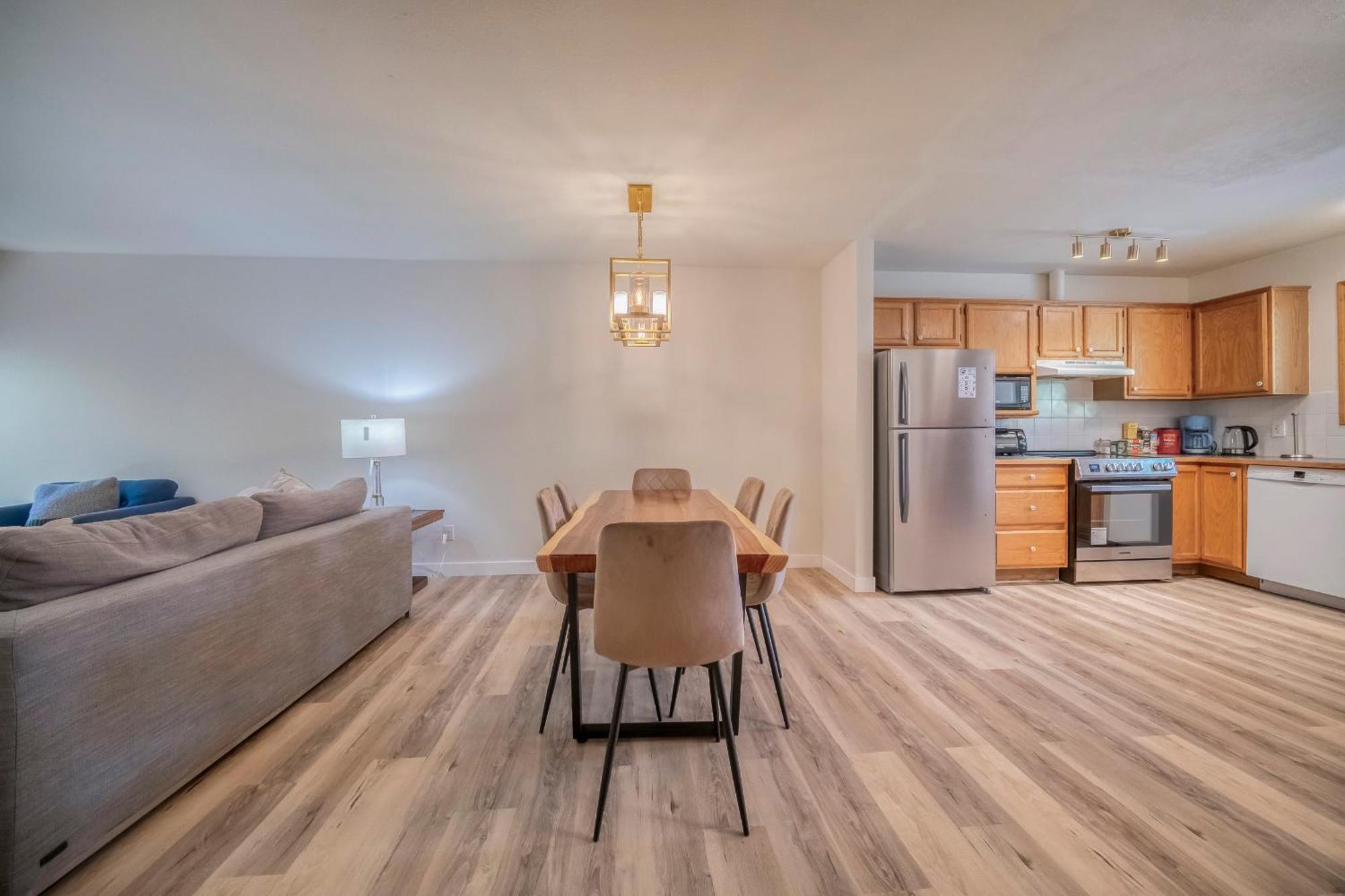 Bow Valley Chalets-entire 2 King Bedrooms Townhouse Aparthotel Canmore