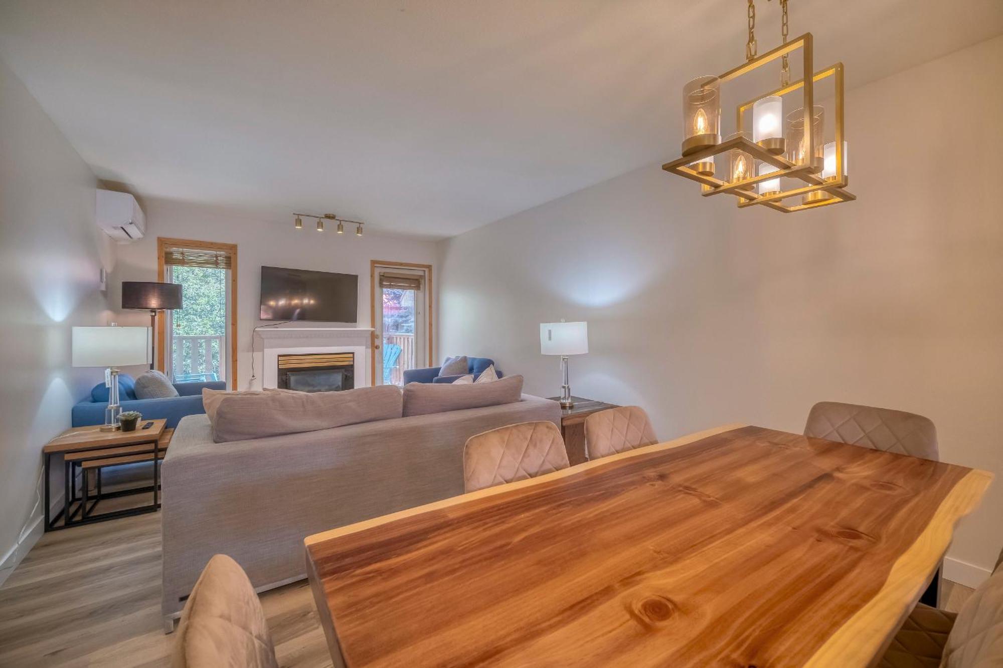 Bow Valley Chalets-entire 2 King Bedrooms Townhouse * Canmore