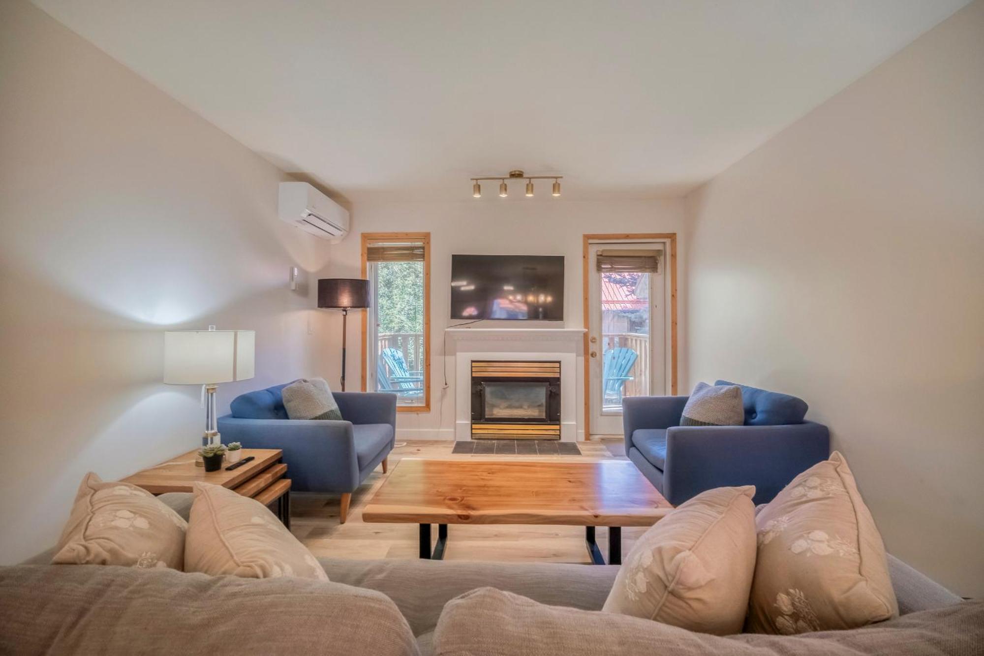 Bow Valley Chalets-entire 2 King Bedrooms Townhouse Aparthotel