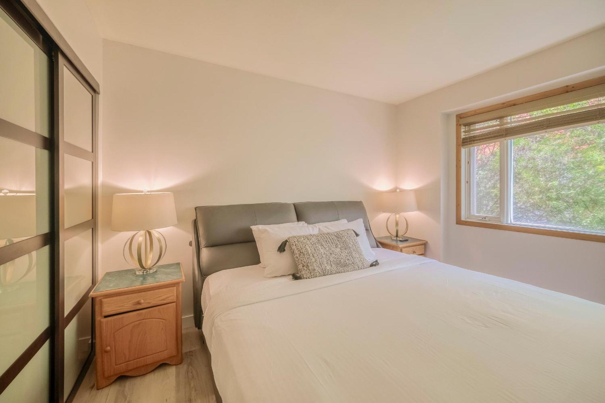 Aparthotel Bow Valley Chalets-entire 2 King Bedrooms Townhouse Canmore