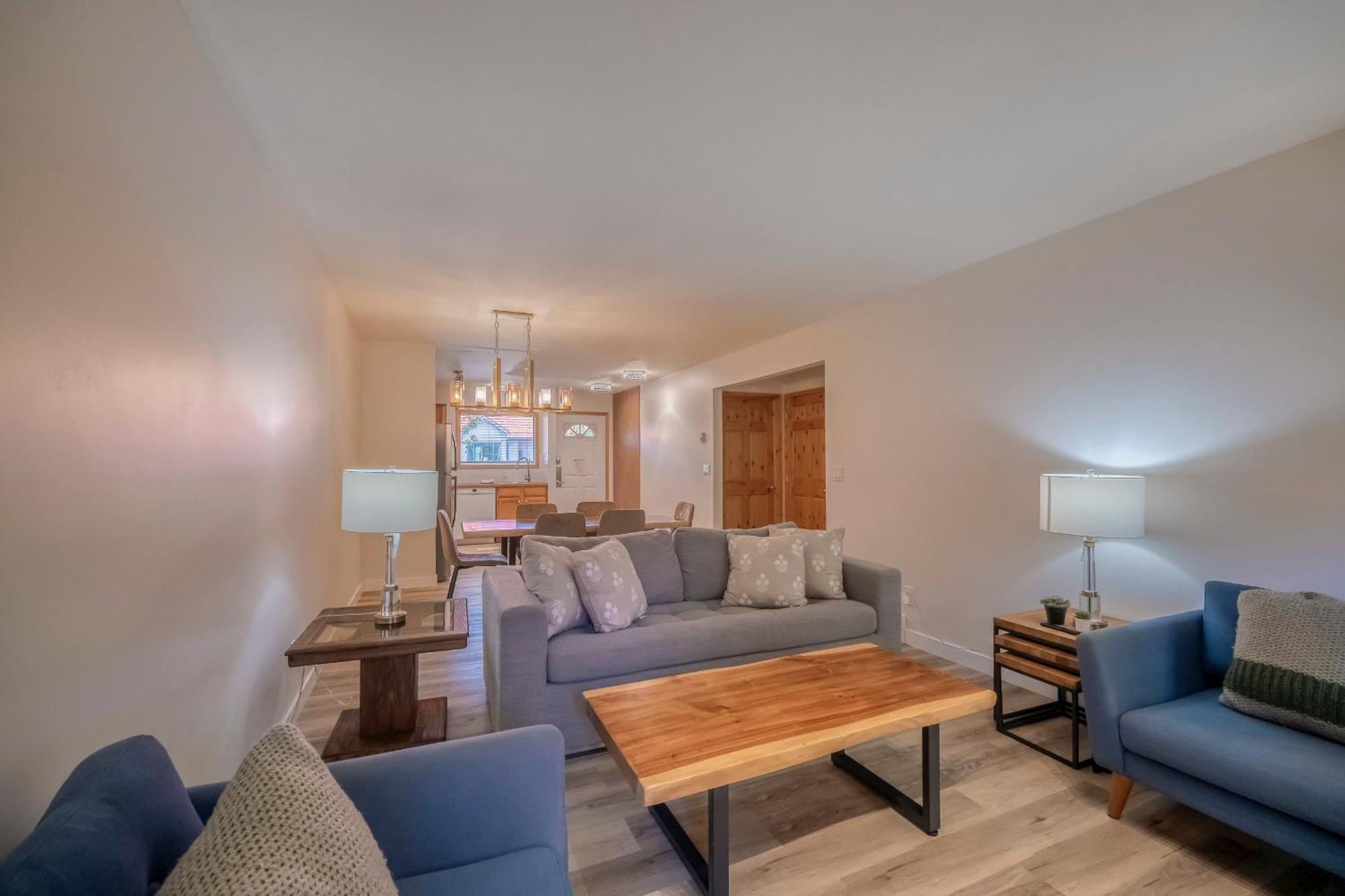 Bow Valley Chalets-entire 2 King Bedrooms Townhouse