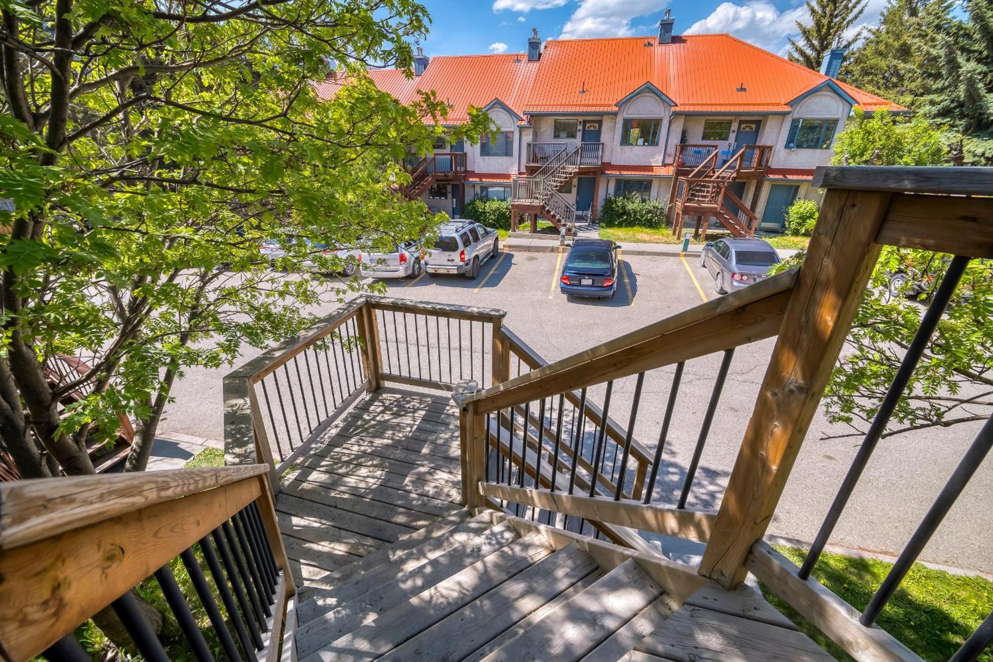 Bow Valley Chalets-entire 2 King Bedrooms Townhouse Aparthotel Canmore